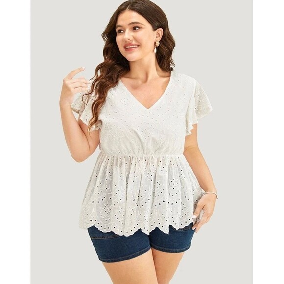 BloomChic Tops - Bloomchic 10 M Solid Ruffles Scalloped Trim Laser Cut Blouse White